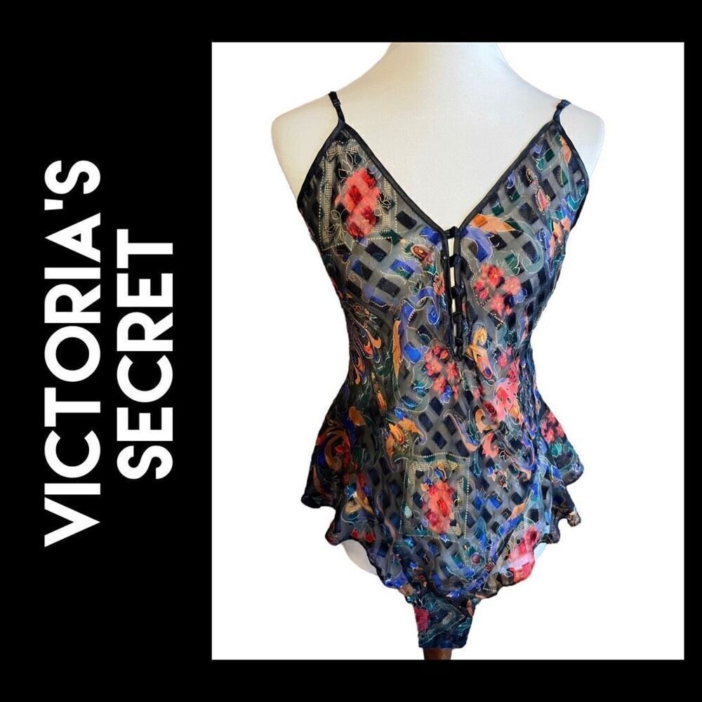 Victoria’s Secret Multi Color Sleeveless Snap Button   Bottom Button Down Front